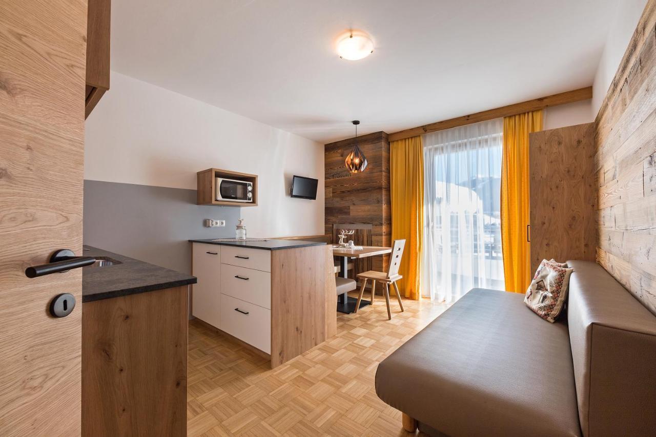 Appartments Lercher Irma San Candido Szoba fotó